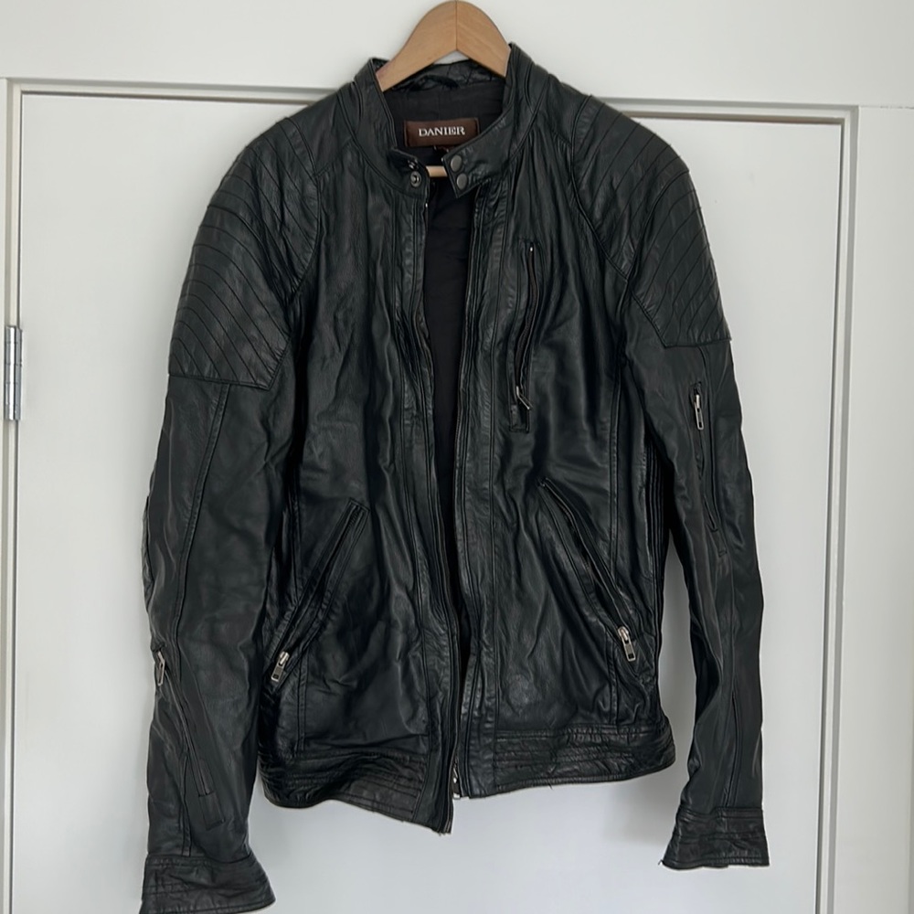 Danier Real Leather Jacket. Mens small. Excellent condition